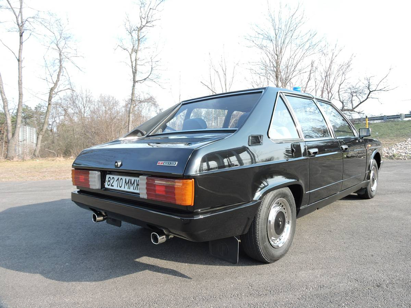Illustration for article titled For $37,900, Would you Czech Out This 1989 Tatra 613?
